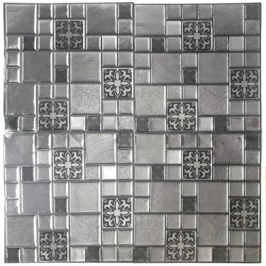 Imagem de Main Street Os azulejos Backsplash de cozinha de 8 folhas da Creations descascam e colam. Backsplash amigável para locatários em design de mosaico prateado. Azulejos de parede autoadesivos para sua