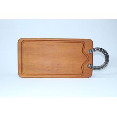 Imagem de Tábua de corte com ferradura em madeira Garapeira medindo 35 cm x 19 c