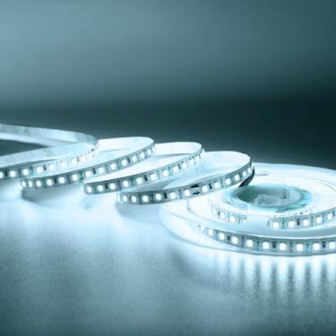 Imagem de Fita De Led Taschibra Com 5 Metros 240 Leds/m 20w 12v 6500k Luz Branca 14040245-16