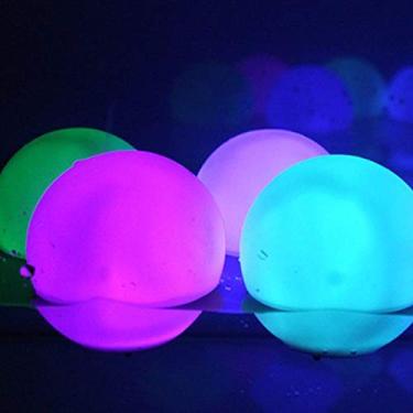Imagem de Haofy Luzes Solares Flutuantes para Piscina, Bolas de LED RGB com Controle Remoto, IP67 à Prova d'Água, Branco com Mudança de Cor, 2 Peças