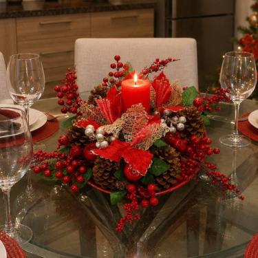 Imagem de Arranjo Natalino Centro de Mesa com Vela e Pinhas 35cm Vermelho
