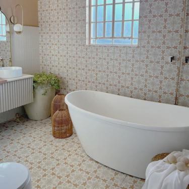 Imagem de Banheira de Imersão Mondialle Modelo Bologna 160cm X 83cm X 63cm em Acrilico Branco