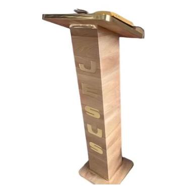 Imagem de Púlpito de Madeira Sofisticado