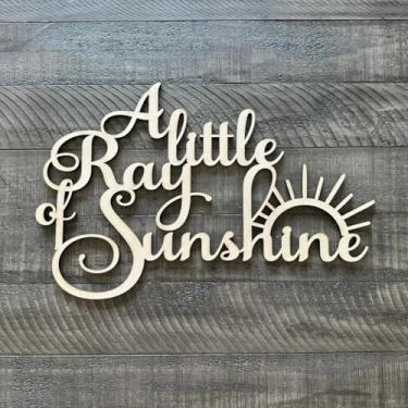 Imagem de Sinal de madeira A Little Ray of Sunshine para pano de fundo - 45 x 34,8 cm, decalque de sinal de revelação de gênero, decorações de chá de bebê para festas, arco de balão, arco-íris, decoração de