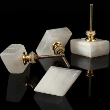 Imagem de JIC Gem Pacote com 4 maçanetas brancas de selenita para armário de losango, maçanetas de gaveta de cristal de losango, puxador de porta de pedra preciosa natural, puxadores de armário, cômoda,