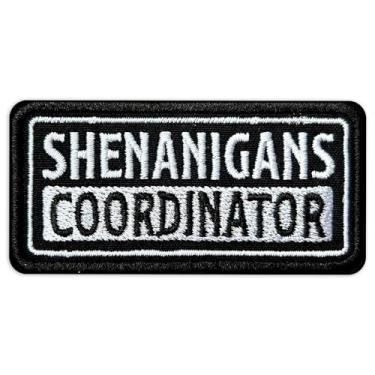 Imagem de Shenanigans Patch Coordenador Shenanigan Entusiasta Engraçado Sarcástico Remendos Bordados Ferro no Bordado Remendo para Caps, Mochilas, Jaquetas, Uniformes DIY Adesivos de PVC Presentes 7,6 cm