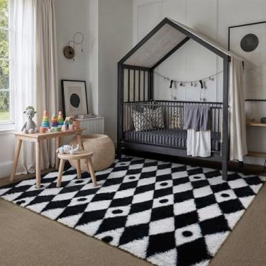 Imagem de PureCozy Tapete quadriculado 12 x 18 cm felpudo fofo sala de estar preto e branco tapete moderno lavável macio macio antiderrapante pelúcia tapetes felpudos para quarto, dormitório, escritório, casa