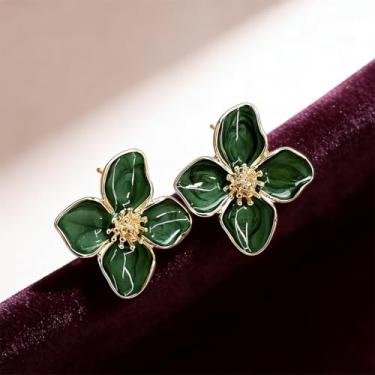 Imagem de Brincos femininos de trevo de quatro folhas verdes da sorte com design de flor dourada e borda de linha, modernos e exclusivos, mostrando seu charme feminino único, adequado para o dia a dia e