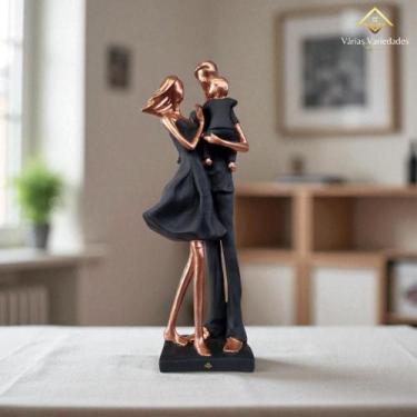 Imagem de Estátua Família Moderna Pai Mãe Bebê no Colo em Rosê Gold com Preto pa