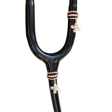 Imagem de Conjunto de pingentes de estetoscópio de ouro rosa com strass brilhante para enfermeiras, etiqueta de identificação de estetoscópio de borboleta fofa exclusiva para médico, enfermeira, estudantes