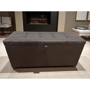 Imagem de PUFF BAÚ 1 METRO ESTOFADO EM MDF COM DOBRADIÇAS COM PISTÃO (Marrom Corino)