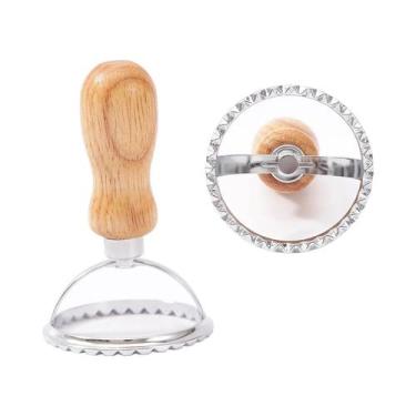 Imagem de Cortador De Ravioli Com Cabo De Madeira Para Massas, Bolinhos, Lasanha