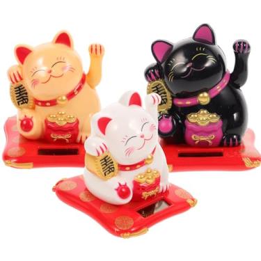 Imagem de Garneck 3 peças de estatuetas de gato Maneki Neko com braço de acendimento solar para gato da sorte, dinheiro, estátuas de gato para decoração de casa e escritório, Feng Shui