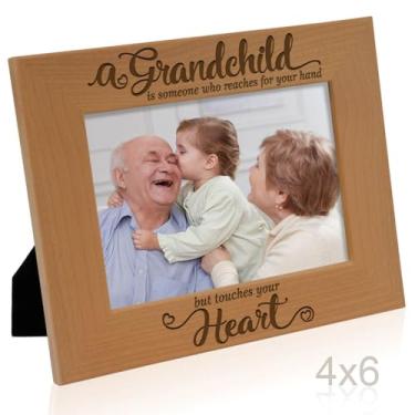 Imagem de KATE POSH Porta-retrato para avós com mensagem A Grandchild is Someone Who Reaches For Your Hand But Touches Your Heart, 10 x 15 x 17 cm, presente sentimental para avó e avô, dia dos avós (10 x 15 cm