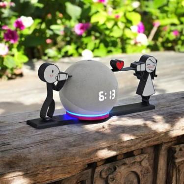 Imagem de Suporte Alexa Echo Dot 4 e 5. Tema Namorados, Casal, Amor, Love Presente decoração