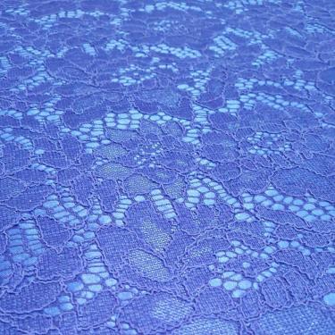 Imagem de Rolo 2 Metros Renda Suiça Forrada 95% Poliéster 5% Poliamida