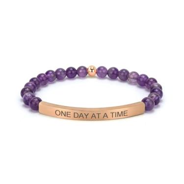 Imagem de cusurlove Pulseira de ametista cristã para mulheres, joias de versículo bíblico banhado a ouro 18K, presente de fé religiosa inspiradora, joia das escrituras para encorajamento e força, Medium