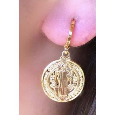 Imagem de Brinco Pequeno Medalha São Bento Banhado em Ouro 18k