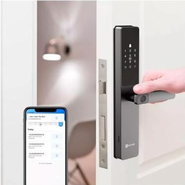 Imagem de Fechadura Digital Ezviz DL05 Abre por Biometria, Senha, Cartão e Aplicativo, Resistente ao tempo IP65, Campainha Integrada