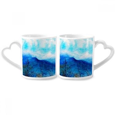 Imagem de Conjunto de canecas de porcelana para casal com pintura de montanha azul e alça de coração