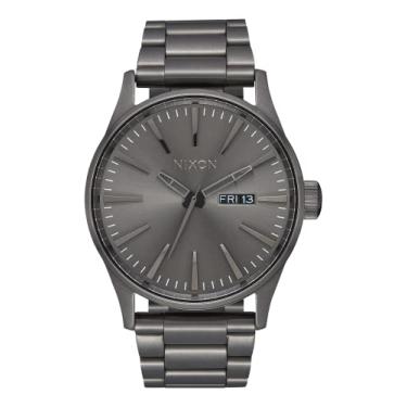 Imagem de Nixon Relógio masculino Sentry SS de aço inoxidável dia/data, 42 mm, WR, 100 metros, A356, Todo bronze, One Size, Coleção The Sentry SS x The Shades of Gray