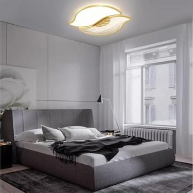 Imagem de Luminária de teto LED com dimerização infinita de 2800k a 6000k, em acrílico com formato de folha e controle remoto, ideal para sala de estar, sala de jantar, quarto e cozinha (Dourada, 45cm