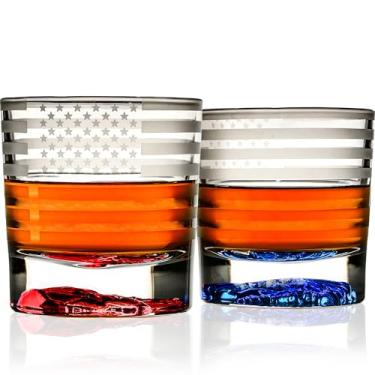 Imagem de Greenline Goods Copos decorativos com bandeira americana - com águia patriótica - (conjunto de 2) conjunto de copos de 293 ml - conjunto de uísque temático americano - base de vidro pesado águia 3D