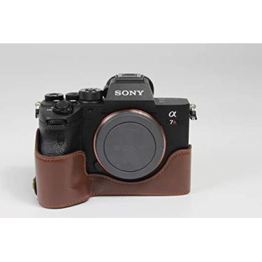 Imagem de Capa A7R IV, capa BolinUS feita à mão de couro PU meia câmera versão abertura inferior para Sony Alpha A7R IV com alça de mão (café)