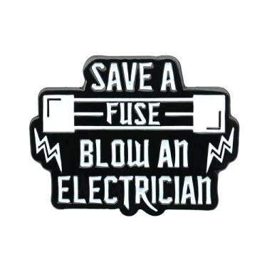Imagem de Frase engraçada de Brooch Pins: Salve um fusível, exploda um eletricis