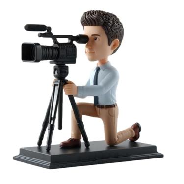 Imagem de Personalizado ajoelhado Cameraman Bobblehead personalizado de sua foto tripé câmera vibração artística presente para namorado, pai, amantes de cinematografia, aniversário memorial, lembrança