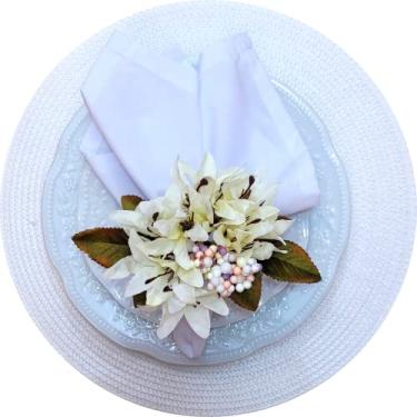 Imagem de Maison Charlô | Kit 4 Porta Guardanapo Branco Flor Lírios da Charlô para Casamento, Natal, Festas, Decoração de Mesa, Anel de Guardanapo…