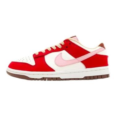 Imagem de Nike Dunk Low Bacon feminino, vermelho esportivo/palha brilhante, tamanho 42 feminino, tamanho 42 masculino, FB7910-600, Vermelho esportivo/brilho/vela/marrom médio, 5-16.5