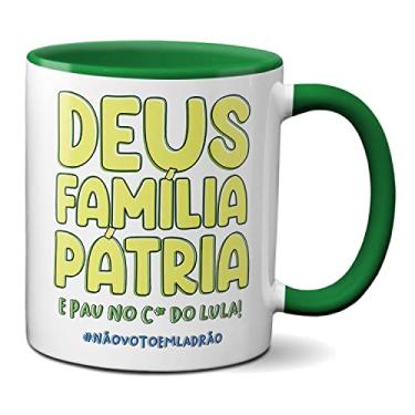 Imagem de Caneca Deus Família Pátria E P*u no C* Do Lula Ladrão (Verde)