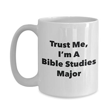 Imagem de Caneca Trust Me, I'm A Bible Studies Major - Caneca de café de cacau quente divertido - Ideia de presente de mordaça de formatura