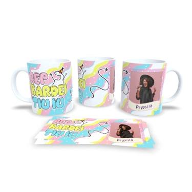 Imagem de Caneca de Cerâmica com Desenho Amiga, Listras Coloridas Pastel, Design Aniversário com Bolo, Presente Decorativo (17912)