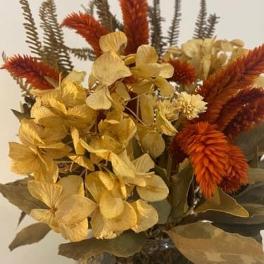 Imagem de Arranjo de Flores Desidratadas com Vaso de Vidro, Centro de Mesa Decorativo em Cores Vibrantes