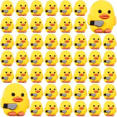 Imagem de Gejoy 50 peças mini facas de borracha para segurar patos de borracha fofos pequenos enfeites de painel de carro maligno divertidos bonecos sortidos em massa para presentes de aniversário