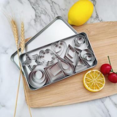 Imagem de Conjunto de cortadores de biscoito de 30 peças com caixa de lata de armazenamento, formas variadas, ferramentas de molde de biscoito de metal para assar massa, pastelaria e sobremesas de férias