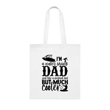 Imagem de Bolsa tote I'm A Water Skiing Dad, para Pai de Esqui, Presente para Pai de Esqui, Bolsa de ombro Pai de Esqui, Bolsas reutilizáveis para Pai de Esqui, Presente para Pai de Esqui, Filho e Crianças Favoritas, Branco