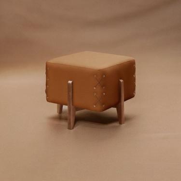 Imagem de Puff Banqueta Madeira Maciça Eros Luxo Caramelo