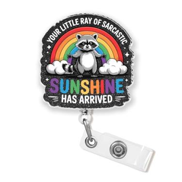 Imagem de Your Little Ray Of Sarcastic Sunshine Has Arrived Carretel de crachá de 5 cm engraçado guaxinim arco-íris humor sarcasmo enfermeira CNA suporte de crachá de enfermagem clipe retrátil cordões de