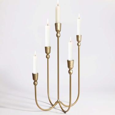 Imagem de Castiçal de metal com 5 candelabros - Castiçal alto para evento de casamento - Suporte de vela de jantar, ouro de latão