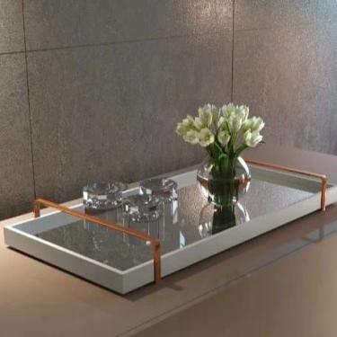 Imagem de Bandeja Decorativa Espelhada Alça Bronze Off white  - JONIEL DECORAÇÕE