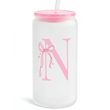 Imagem de SANDJEST Copo de vidro monograma com tampa acrílica e canudo, copo de café gelado fosco personalizado 473 ml, monograma presentes iniciais para mulheres meninas no aniversário (N)