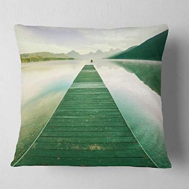 Imagem de Design Pier de madeira verde no Glacier Park' Seashore Throw sala de estar, sofá, enchimento de almofada de alta qualidade e capa de almofada impressa 66 x 66 cm