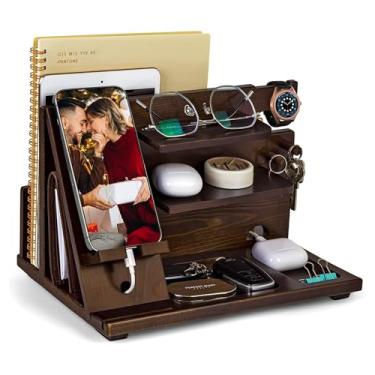 Imagem de KOCWELL Estação de ancoragem de telefone de madeira, presentes para homens, organizador de mesa de cabeceira de madeira para telefone, tablet, fones de ouvido, relógio, carteira, canetas, chaves