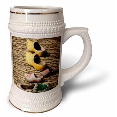 Imagem de 3dRose Sapatos de madeira holandeses alinhados em um caminho de pedra - Caneca Stein, 510 g, 650 ml, branco