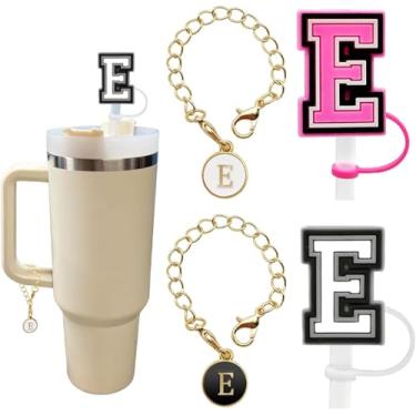 Imagem de 4 peças de acessório de garrafa de água com letras fofas compatíveis com copos Stanley, tampa de cobertura de canudo à prova de poeira de silicone, pingente de chaveiro de copo personalizado