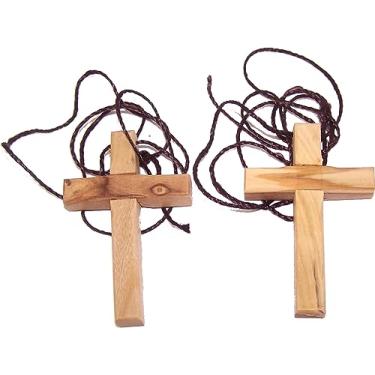 Imagem de Colar com pingente de cruz de madeira de oliveira, cordão de couro feito em Belém, conjunto de 2