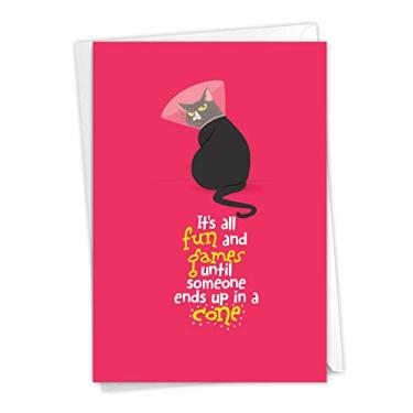 Imagem de NobleWorks Cartões Catty – Cartão de saudação com envelope (11,5 x 17,5 cm) – Com um felino corajoso usando um cone em um fundo colorido brilhante C6558BGWG